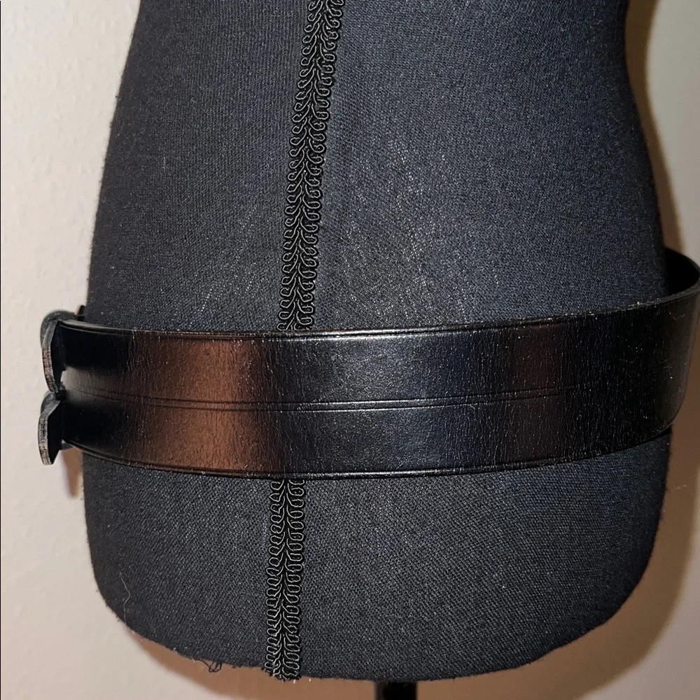 Ralph Lauren Women’s Classic Black Leather Belt with Silver Ring Buckle Medium